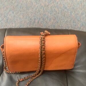 Chic Tan Leather Crossbody Bag with Chain Strap